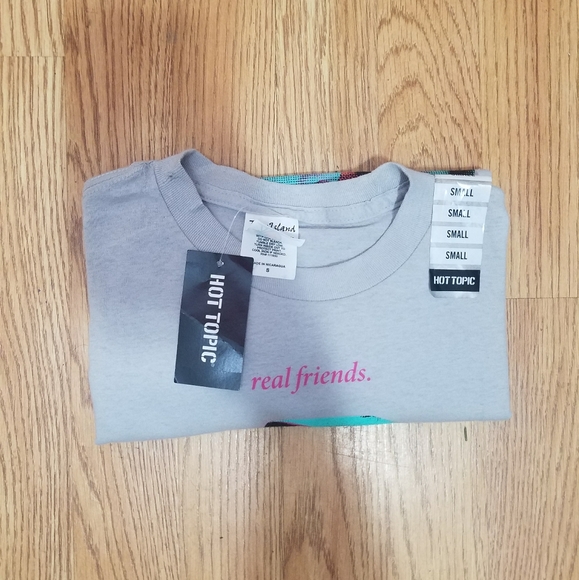Real Friends Tee - Picture 5 of 5